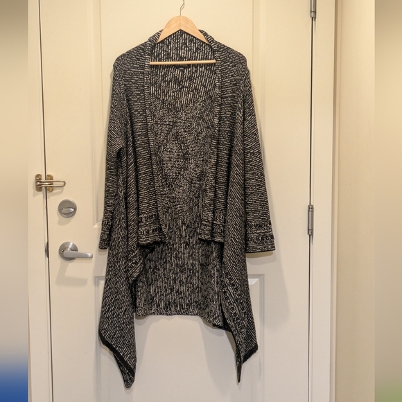 Vintage Putorti L/XL Chunky Black and White Knit Duster with Back Detail - Picture 6 of 8